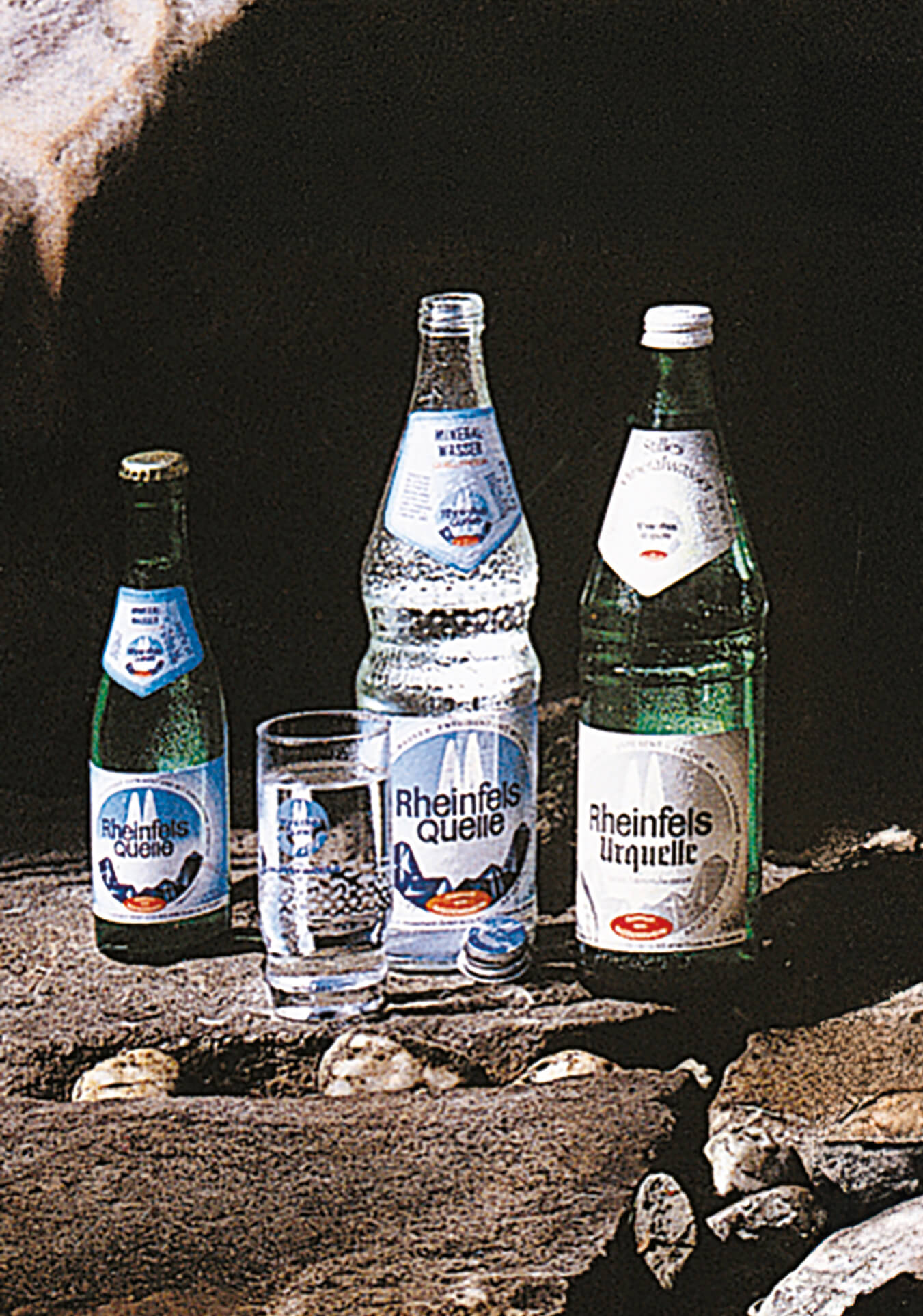 Rheinfels Quelle Gastronomieflasche von 1981 neben weiteren Rheinfels Glasflaschen